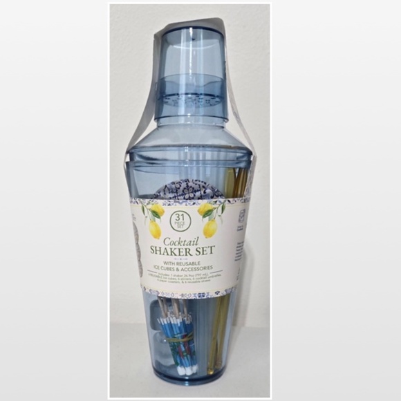 New Cocktail Shaker Set Reusable Ice Cubes Blue Plastic 31 Pieces NWT - Picture 1 of 13